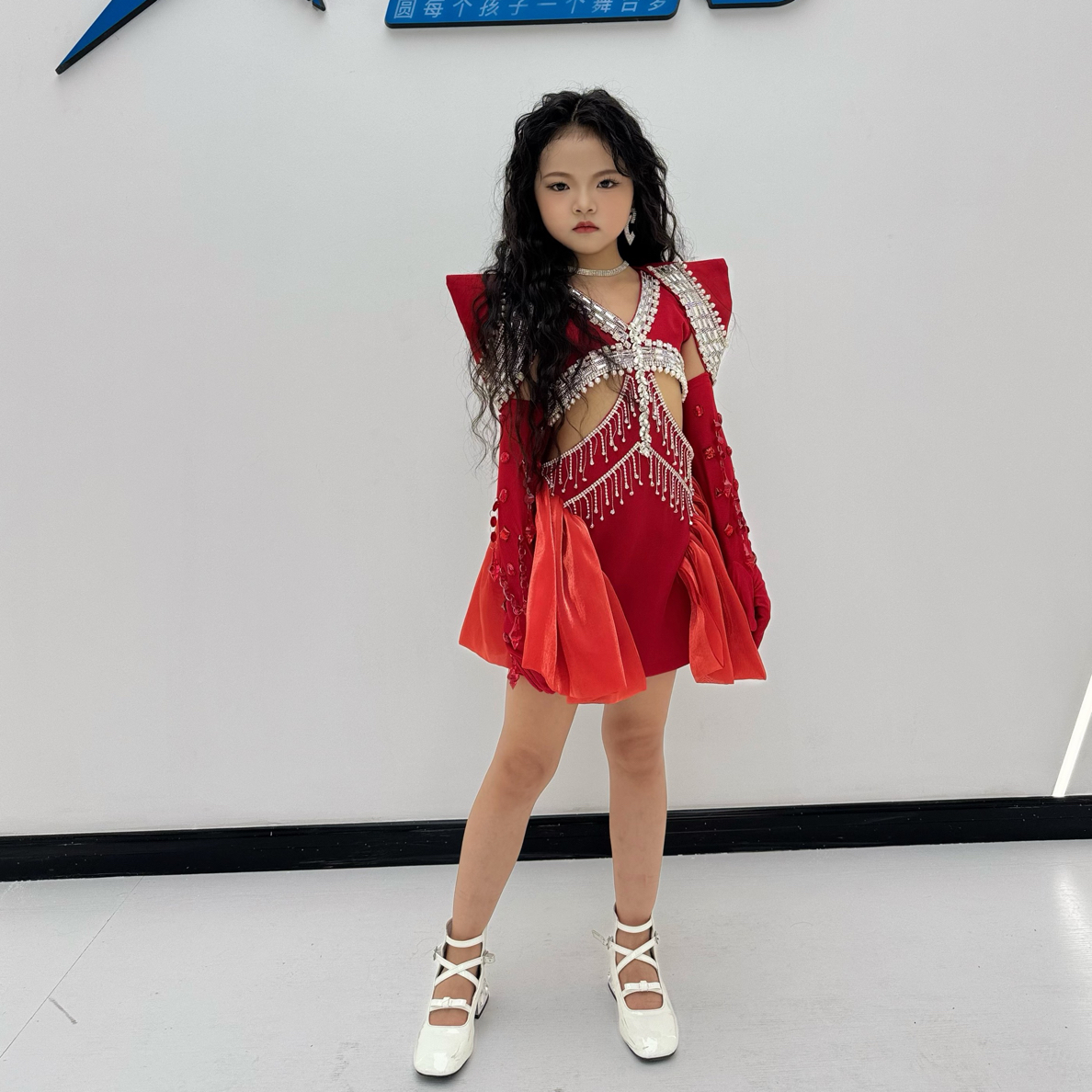 出售时尚红色演出服公主洋气舞台女童套装走秀时尚潮流