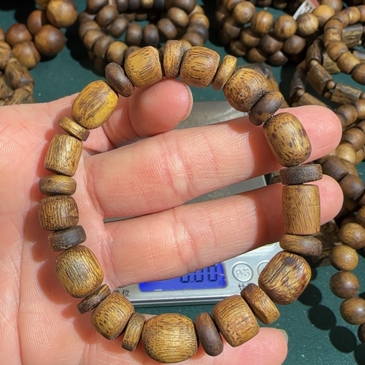 沉香手串白棋虫漏随形单圈1.0