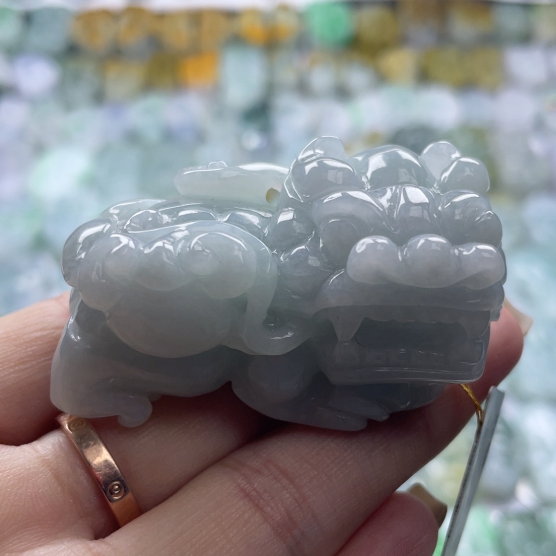 翡翠未镶嵌颈饰貔貅