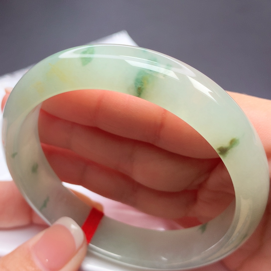 翡翠手镯未镶嵌l n n n n n n n n