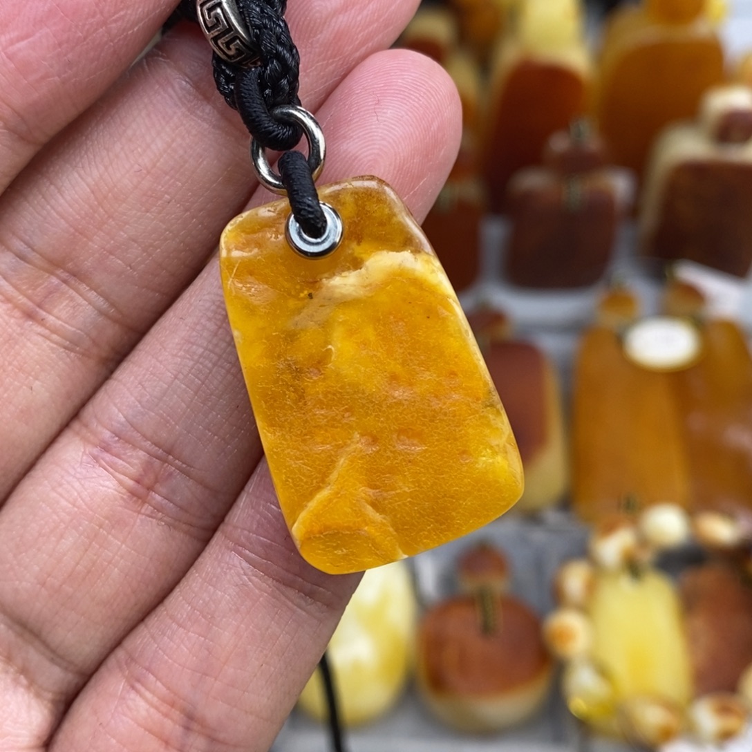 蜜蜡未镶嵌珠宝奇石