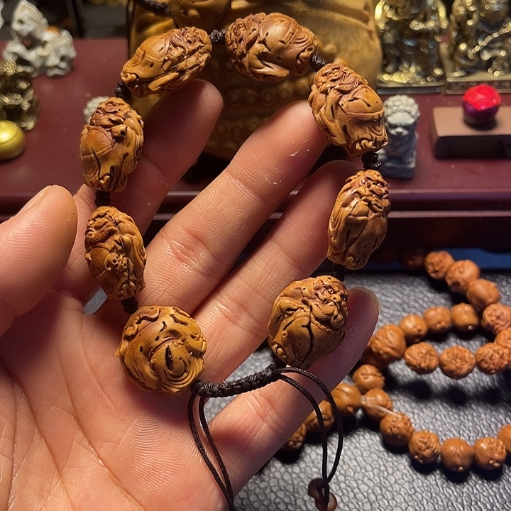 大桃核雕刻瑕疵钟馗