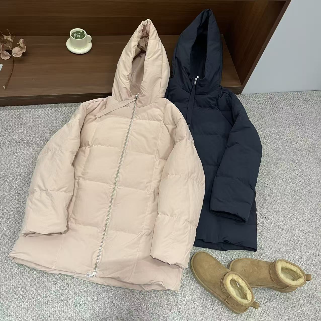 新款韩版简约气质纯色连帽长袖羽绒服Y249161