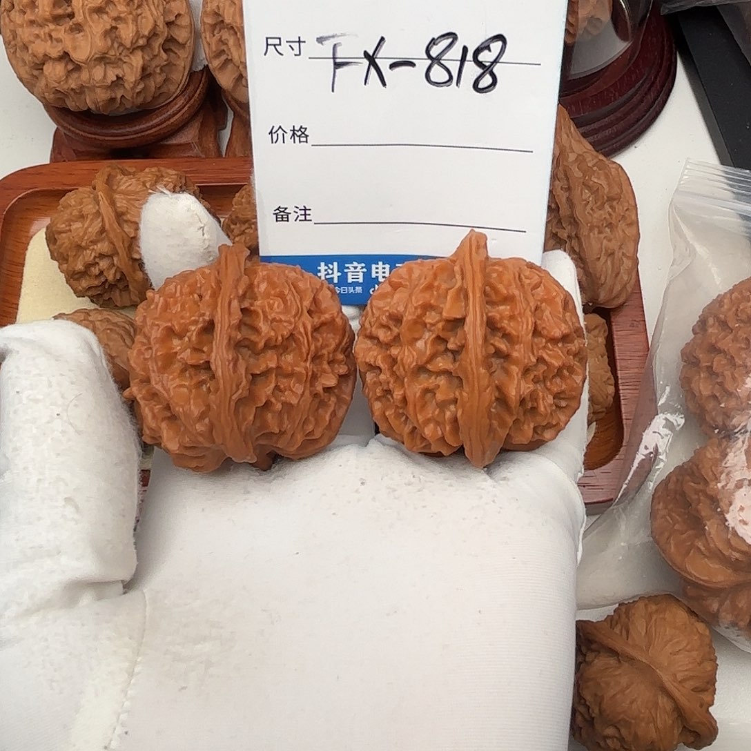 L***y文玩核桃吊坠苹果园