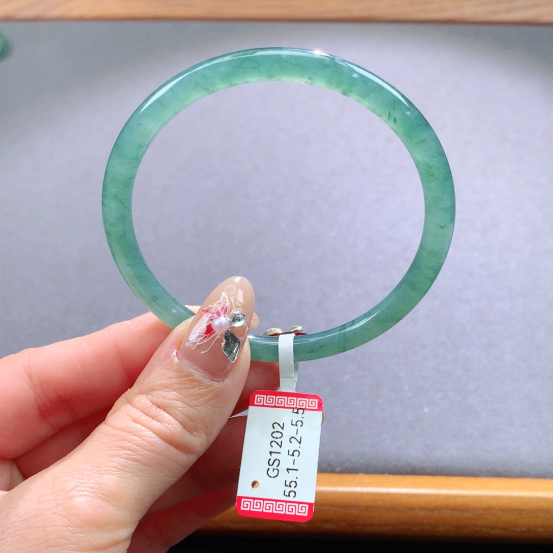 翡翠手镯未镶嵌天然翡翠手镯