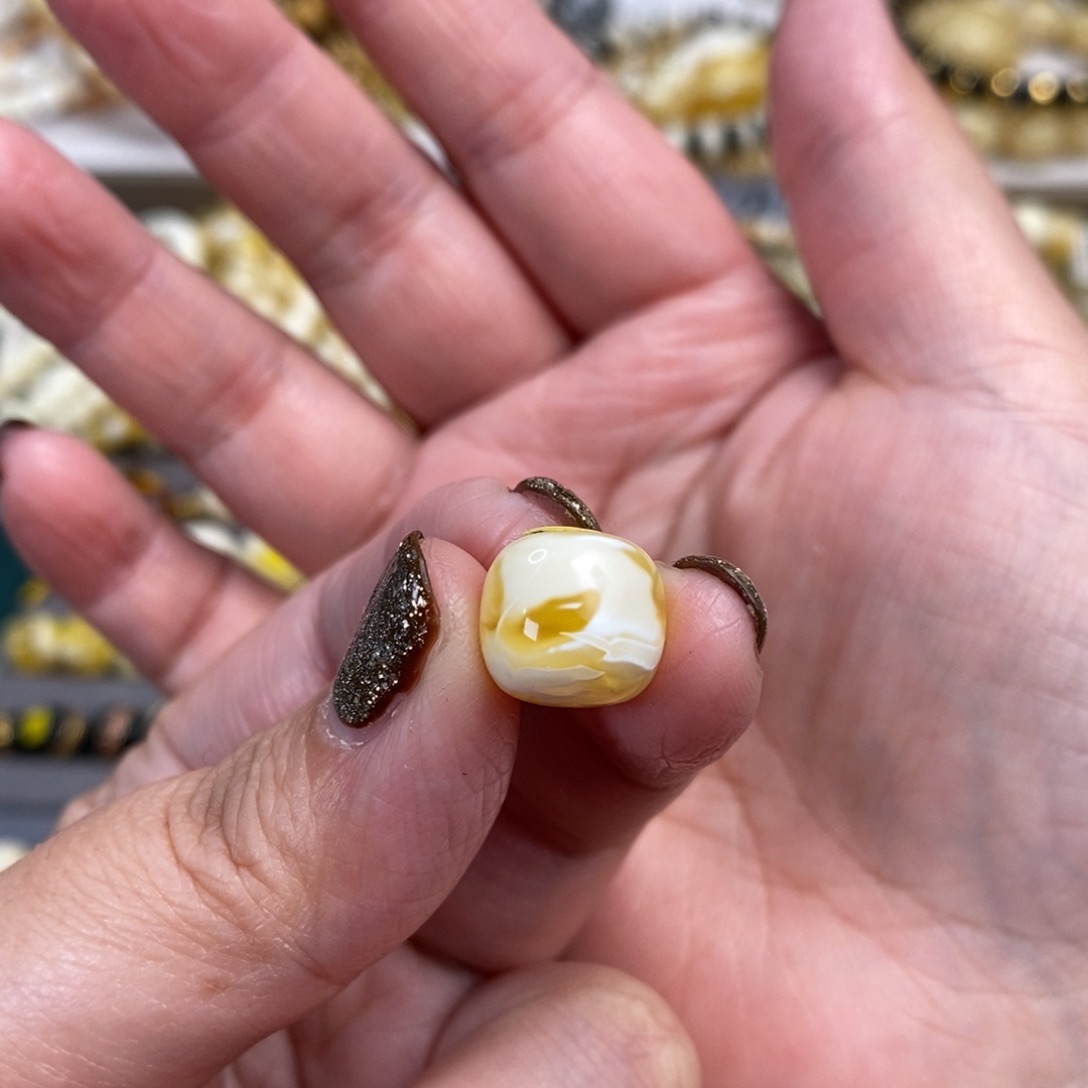 琥珀裸石未镶嵌金溶洞老型单珠11.7