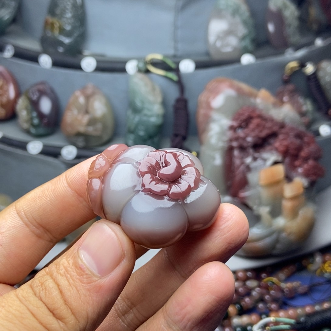 玛瑙/玉髓颈饰未镶嵌大****山