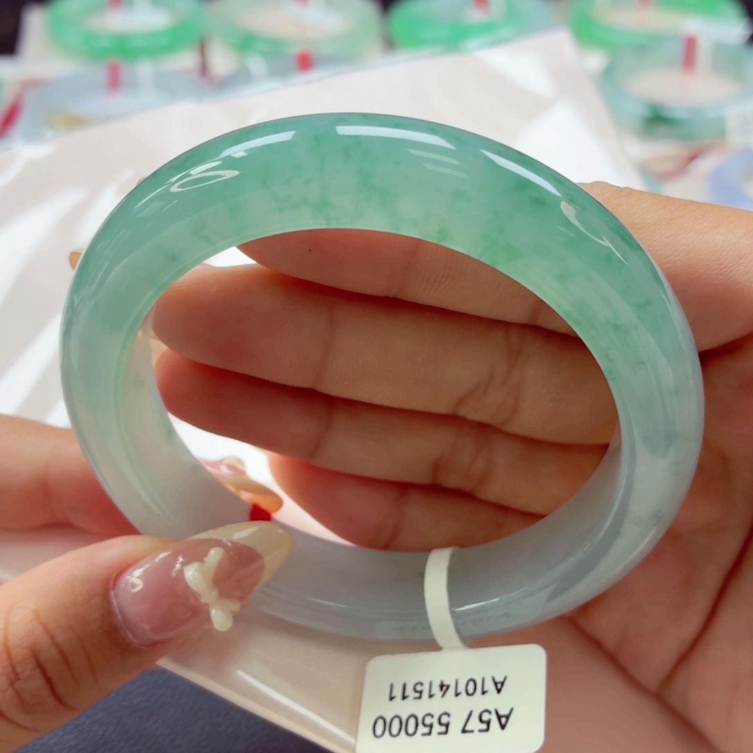 翡翠未镶嵌手镯68蓝底飘绿花58-18