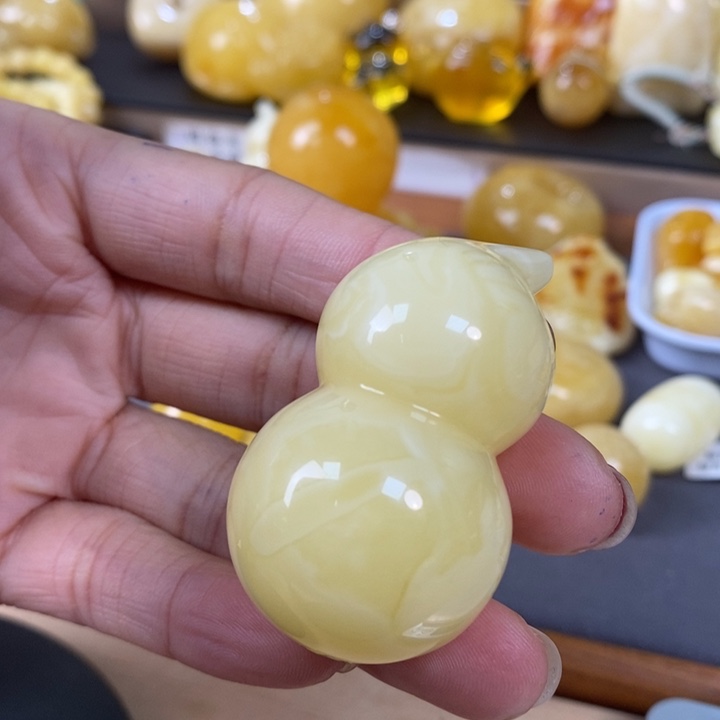 琥珀裸石未镶嵌葫芦