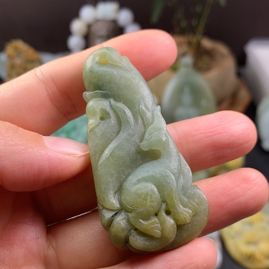 定制翡翠未镶嵌九尾狐