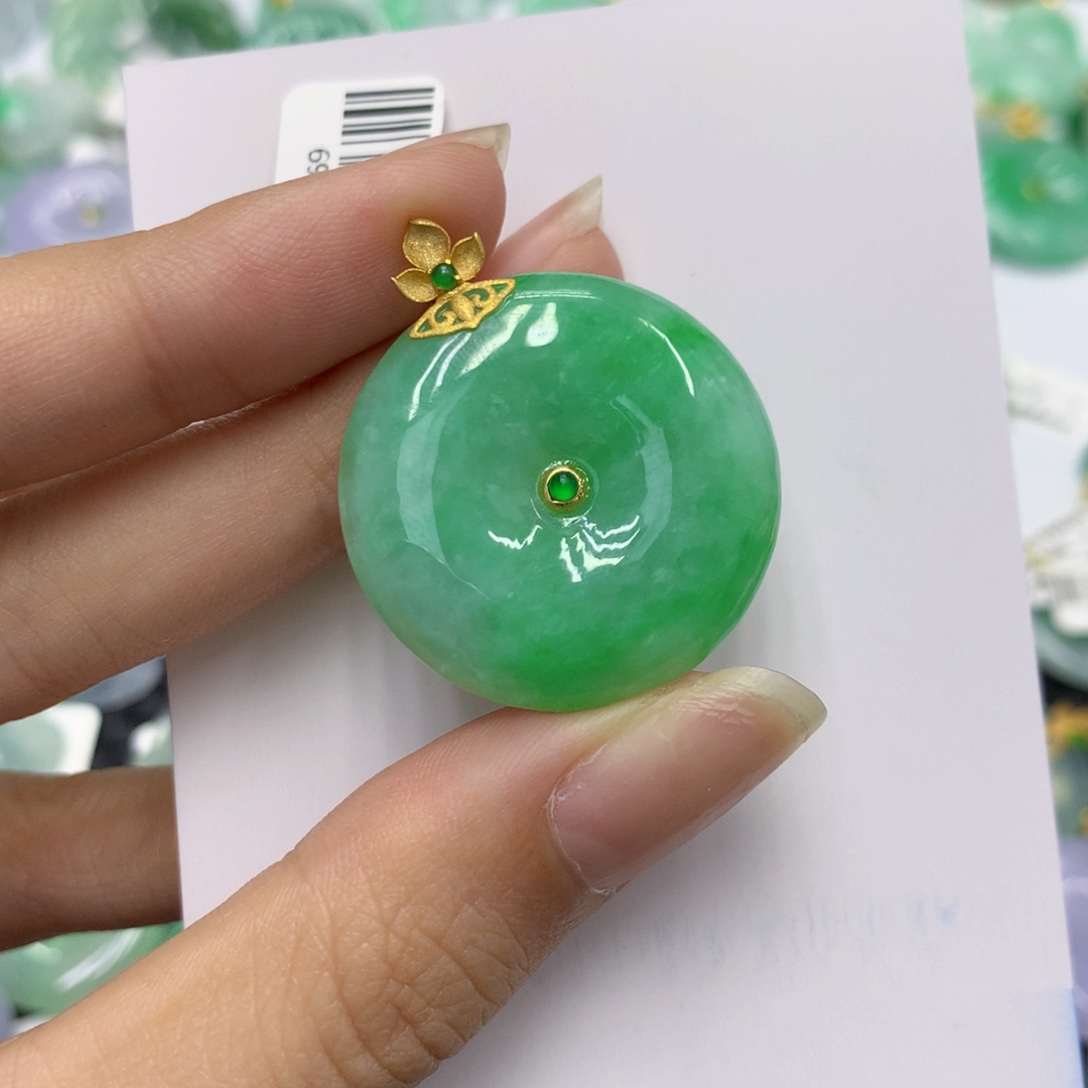 翡翠18K金镶嵌颈饰