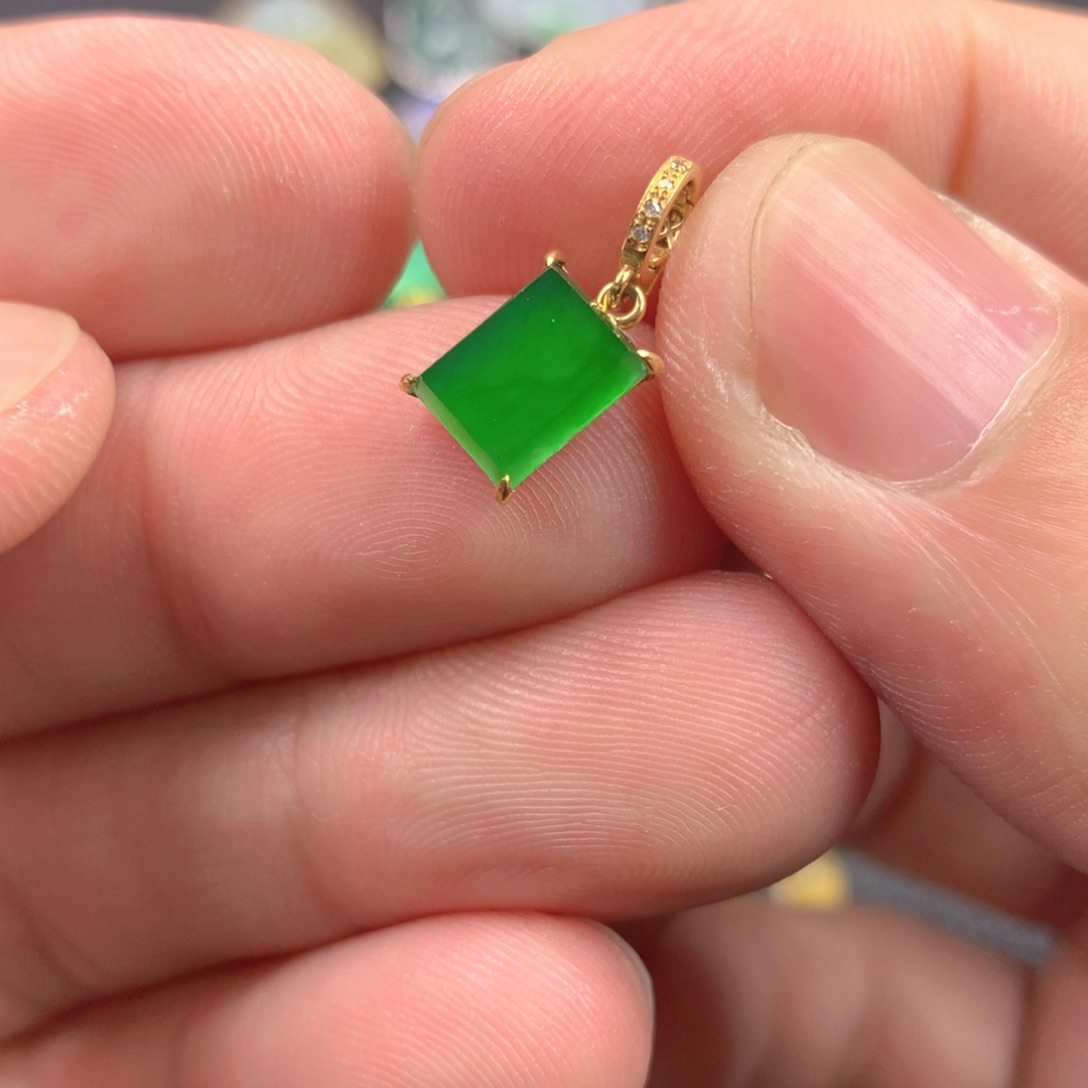 【闪购商品】翡翠18K金镶嵌颈饰翡翠