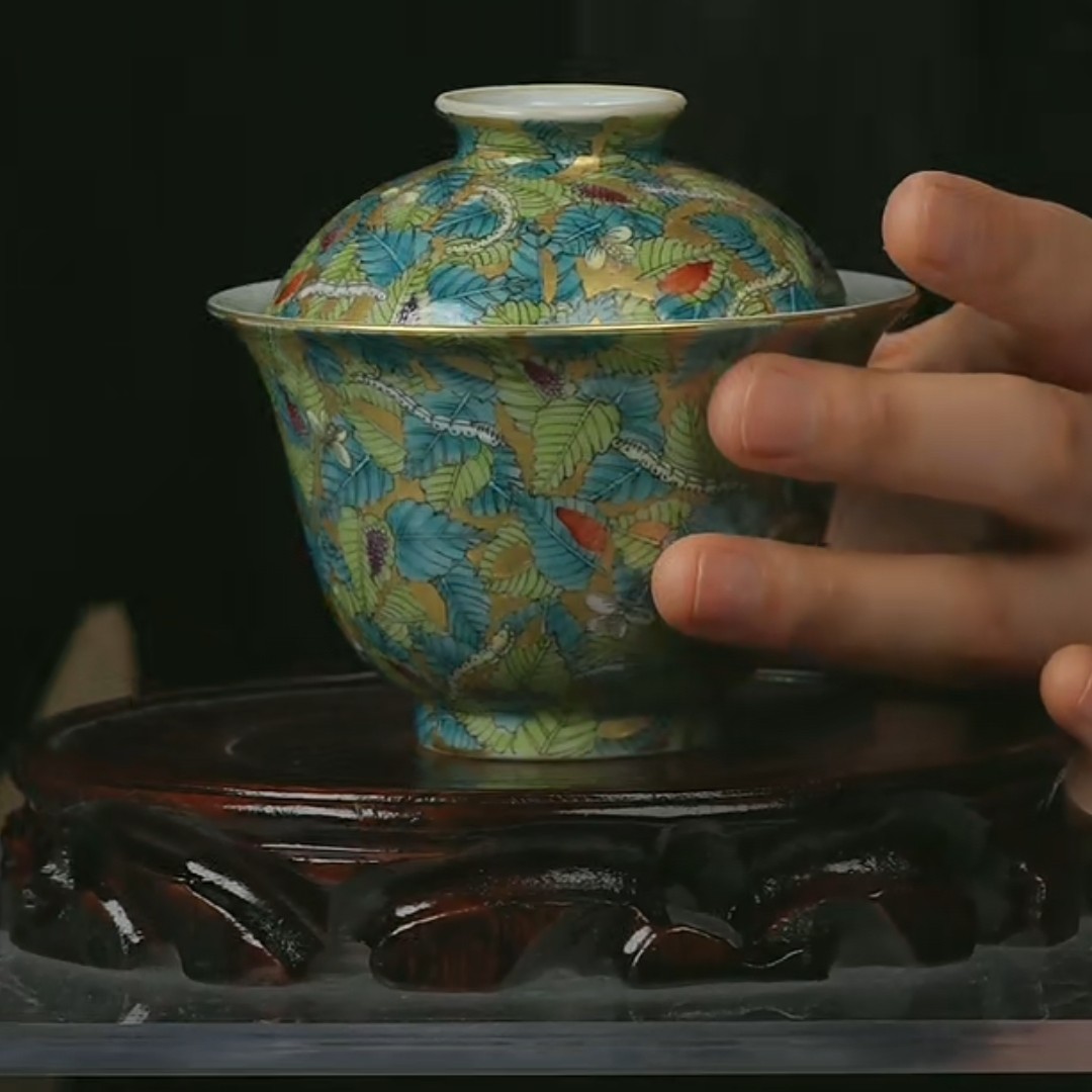 M粉彩桑叶图纹盖碗