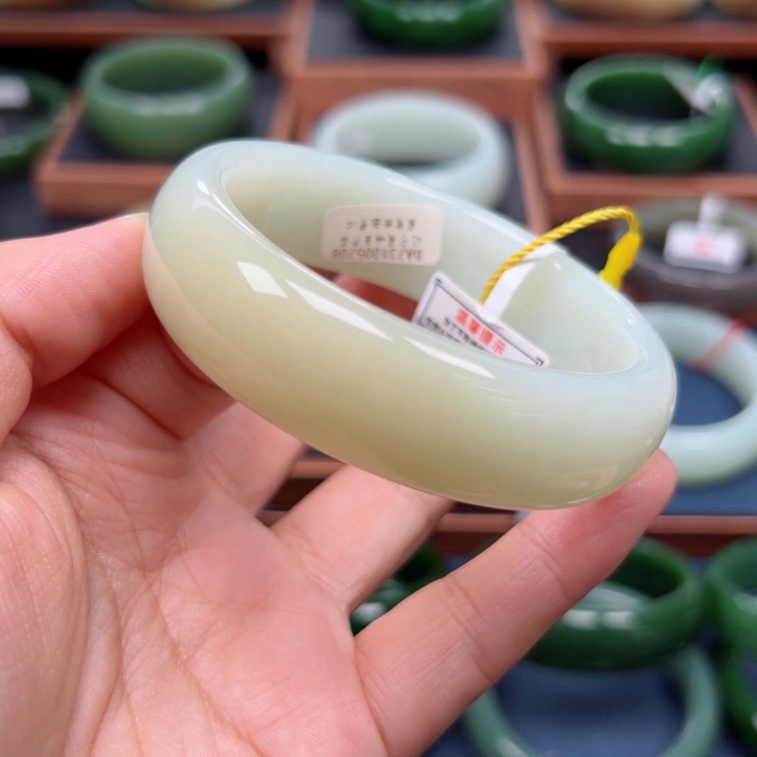 未镶嵌手镯和田玉（糖玉）