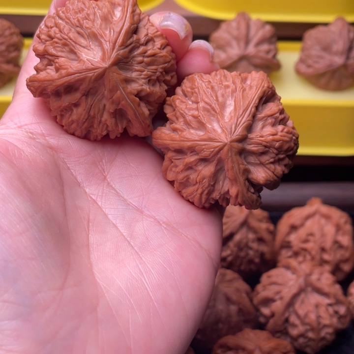 捌***哥文玩核桃吊坠御龙粗筋文山奔奔