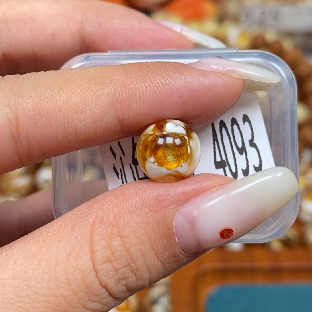 蜜蜡未镶嵌珠宝奇石4093