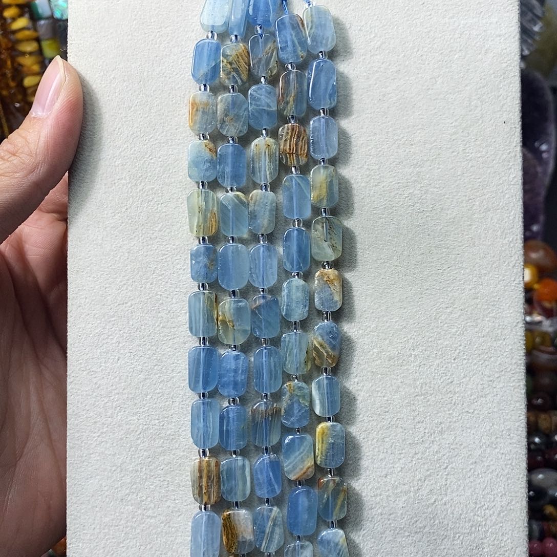 石英质玉未镶嵌，蓝方解无事牌8×12mm，半条，