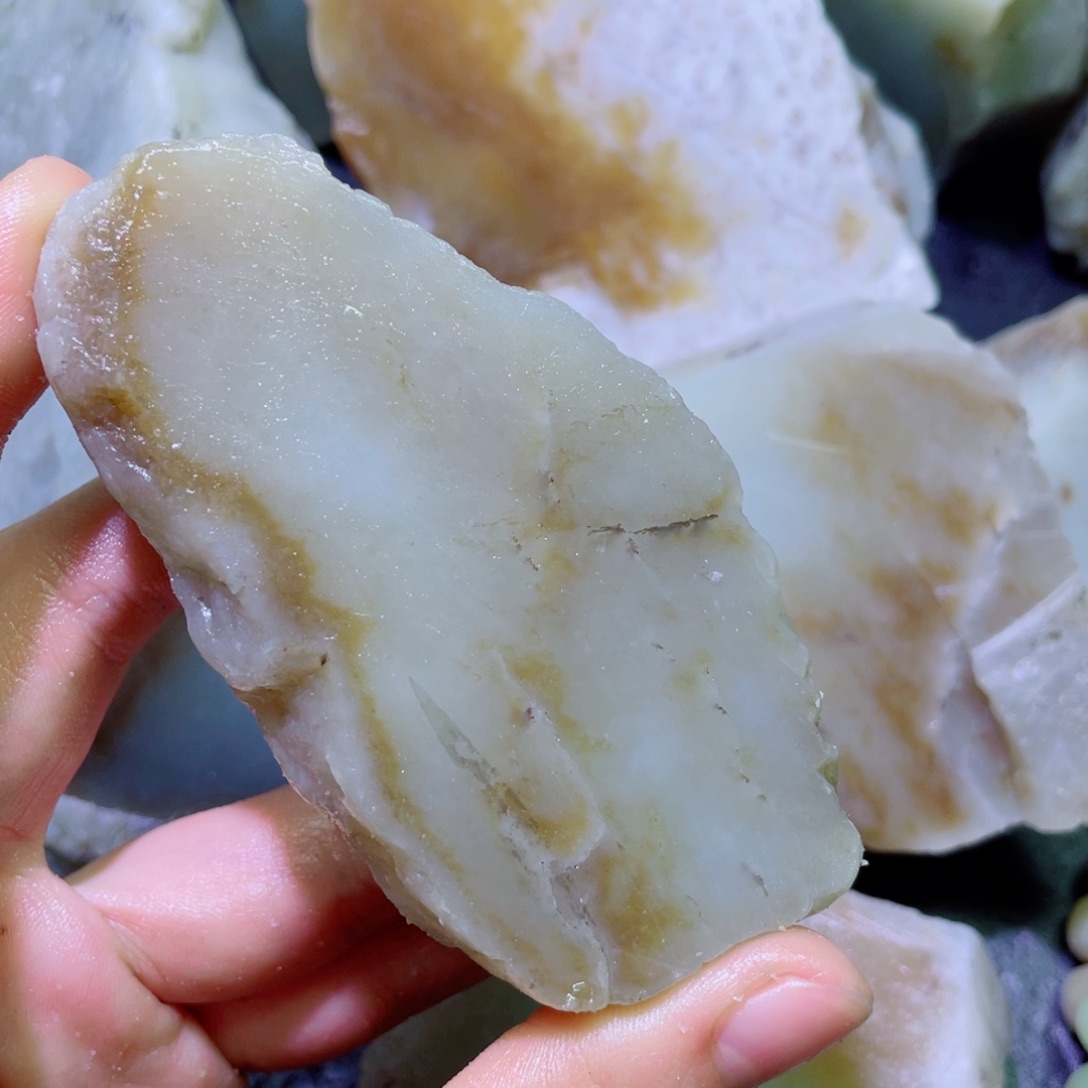 和田玉未镶嵌珠宝半成品