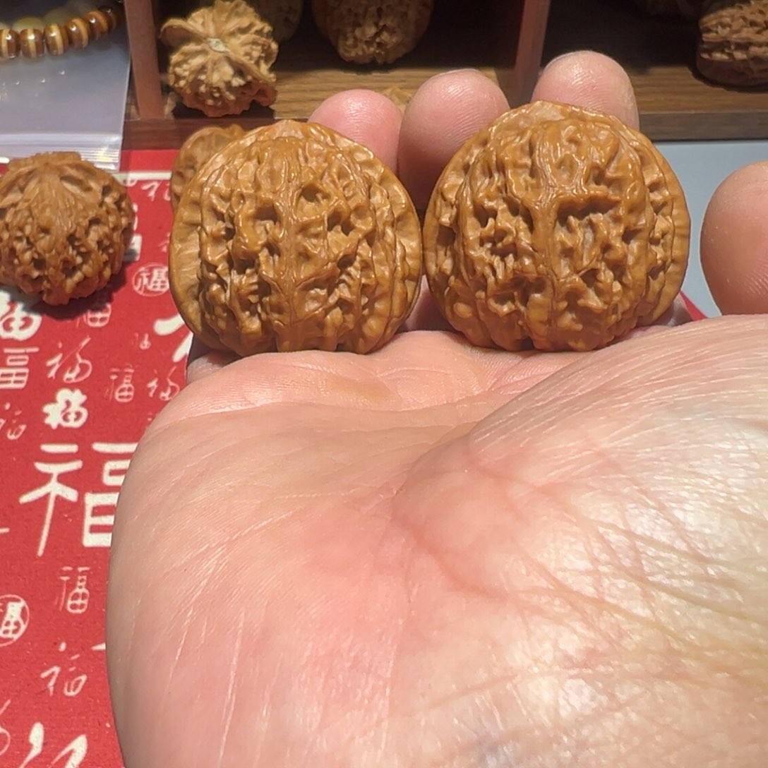 文玩核桃吊坠野生咚隆