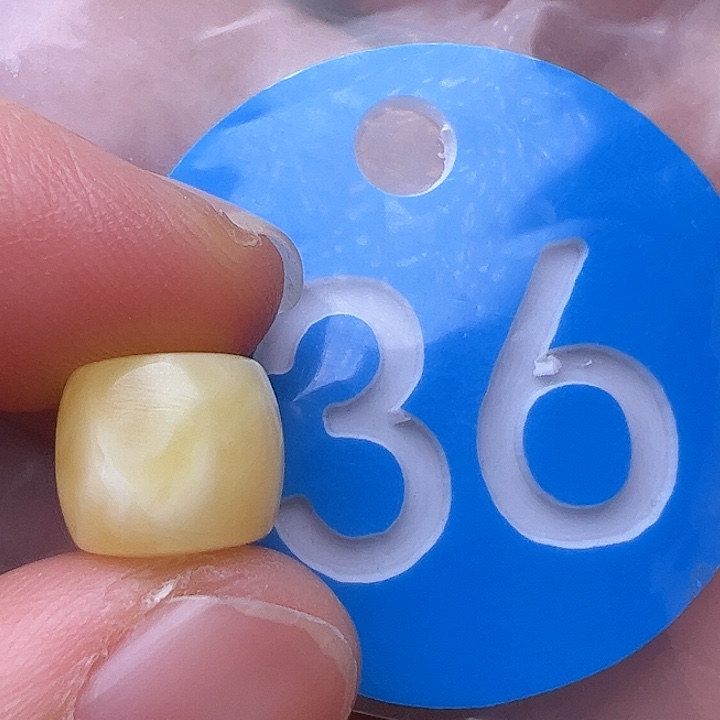 蜜蜡裸石未镶嵌划痕10m m