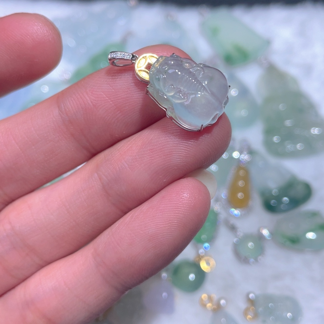 翡翠18K金镶嵌颈饰翡翠