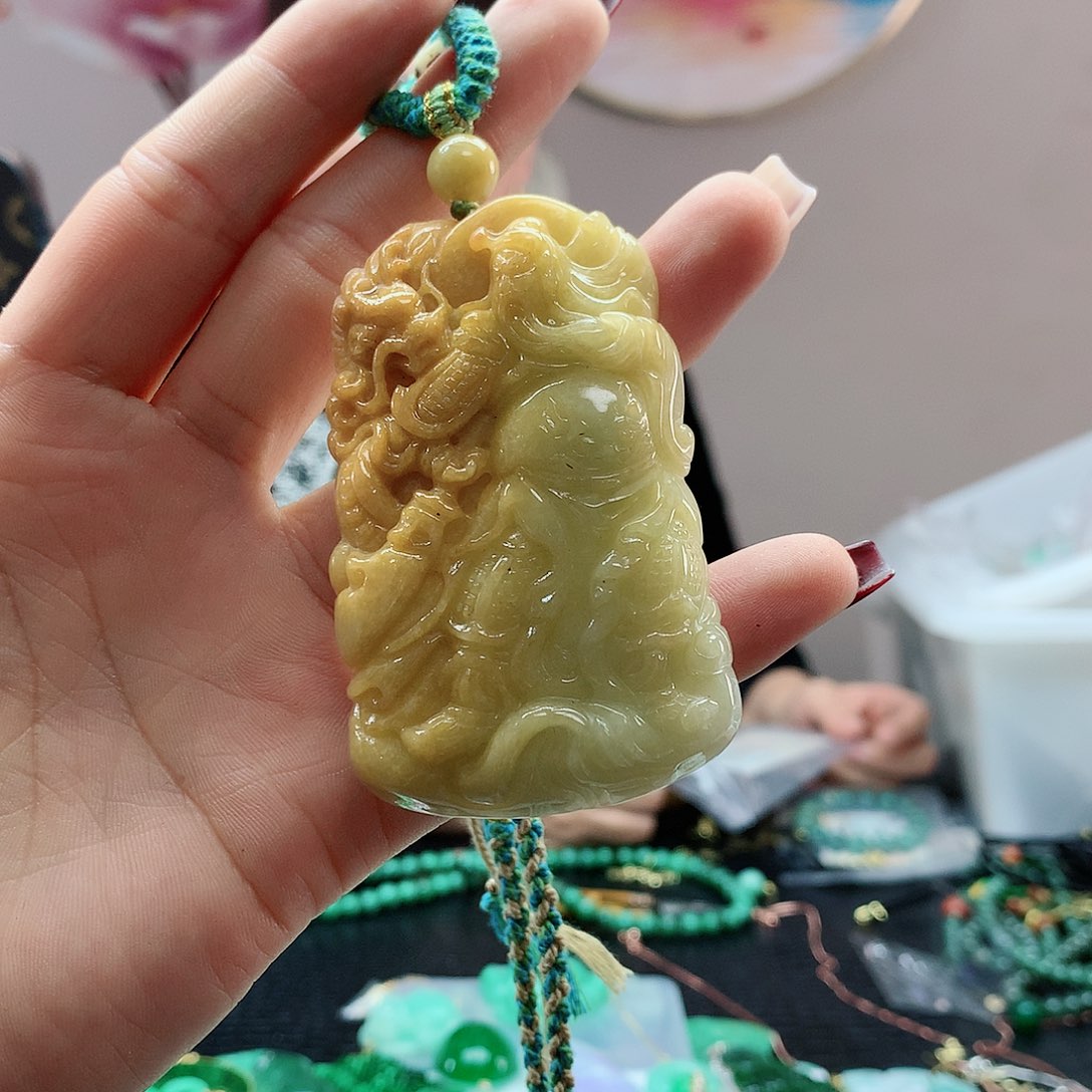 【闪购商品】翡翠吊坠(赠链)未镶嵌