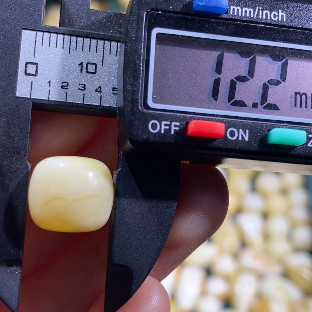 未镶嵌琥珀裸石配饰