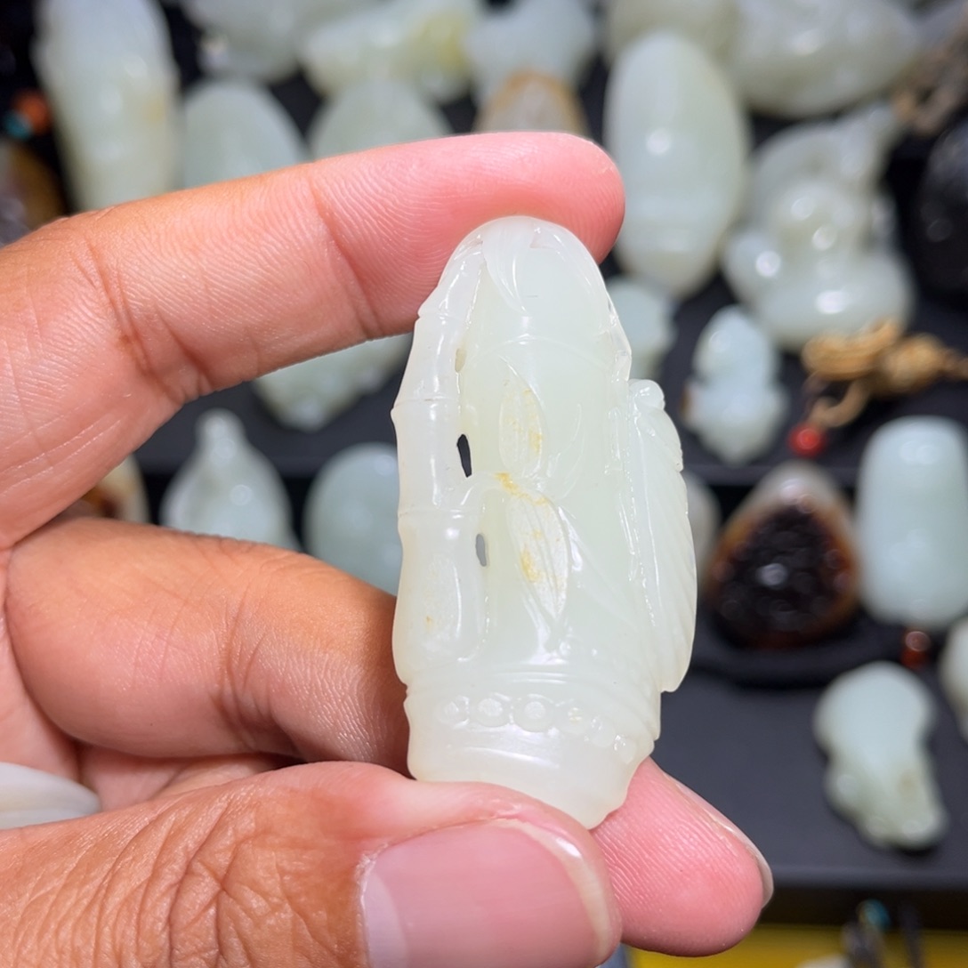 和田玉颈饰未镶嵌悟*