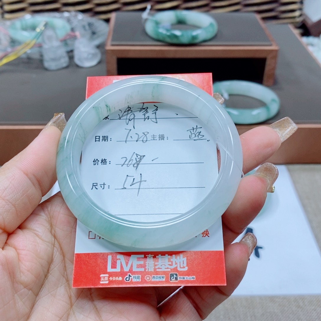清***舒石英岩玉手镯未镶嵌