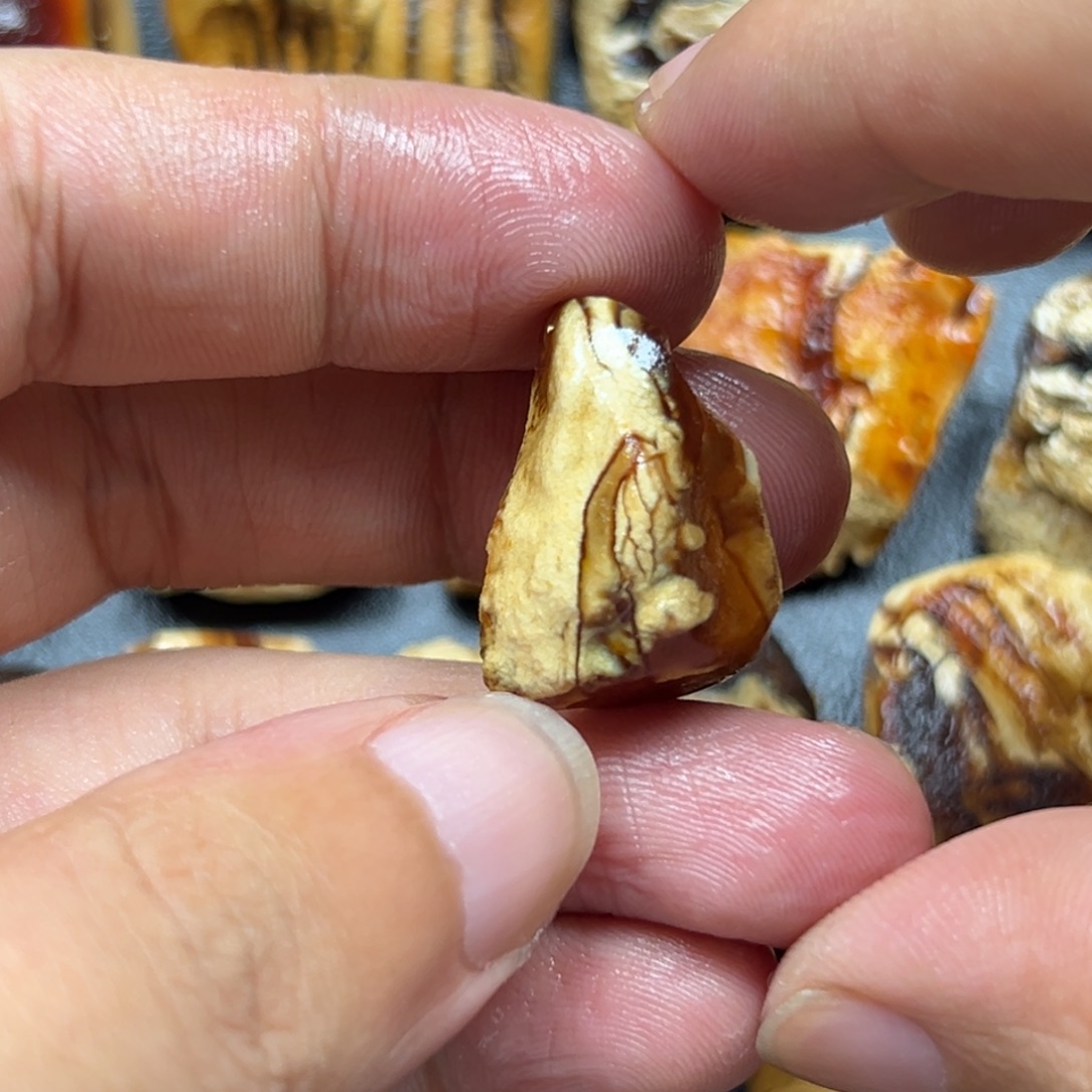 未镶嵌定制琥珀琥珀蜜蜡原石定制