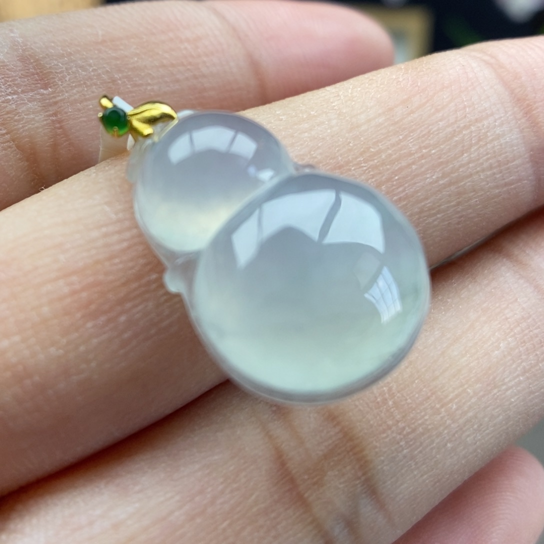 翡翠18K金镶嵌颈饰吊坠46