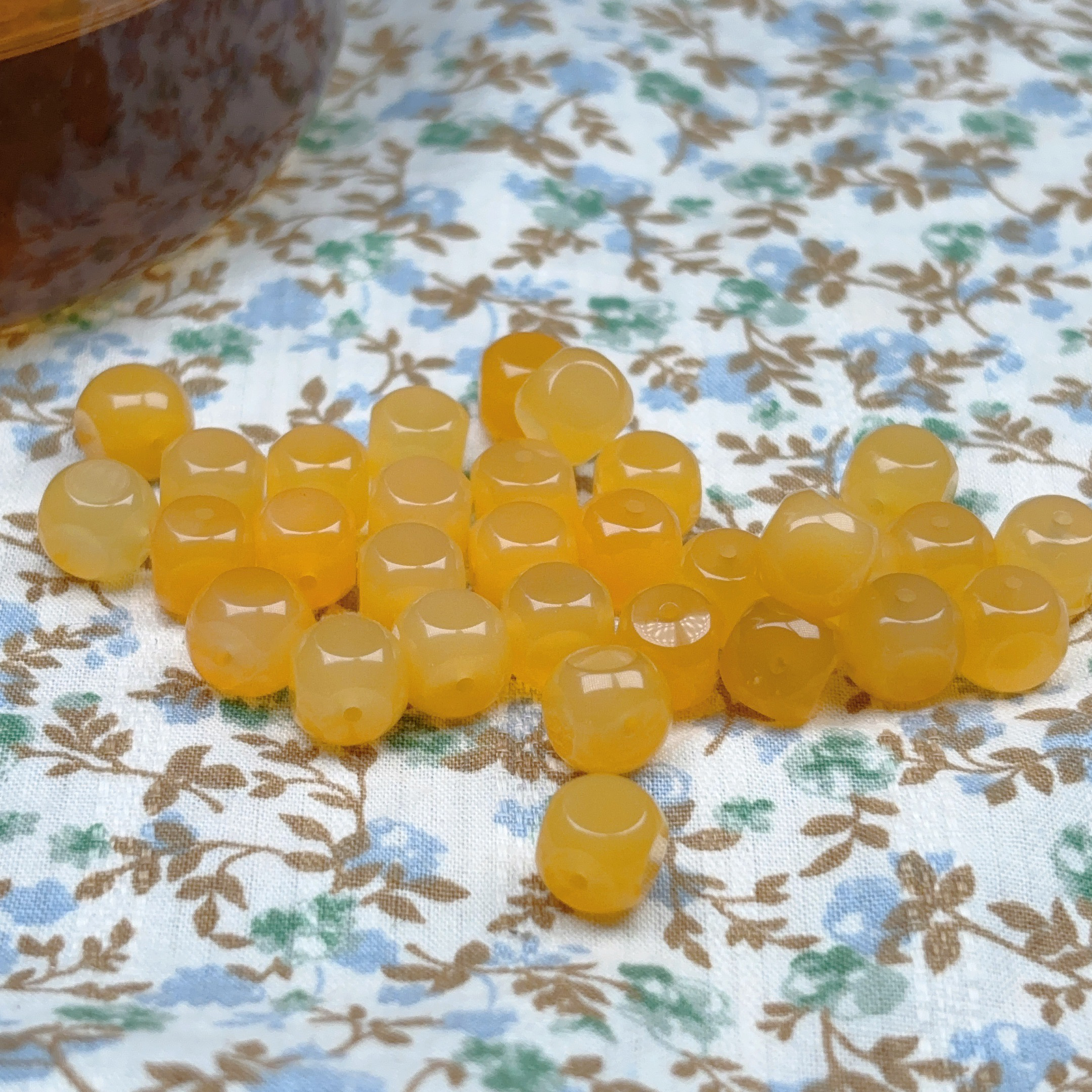 天然原矿缅黄玉精品六方全玉化鸡油黄散珠DIY手串配饰配珠7mm