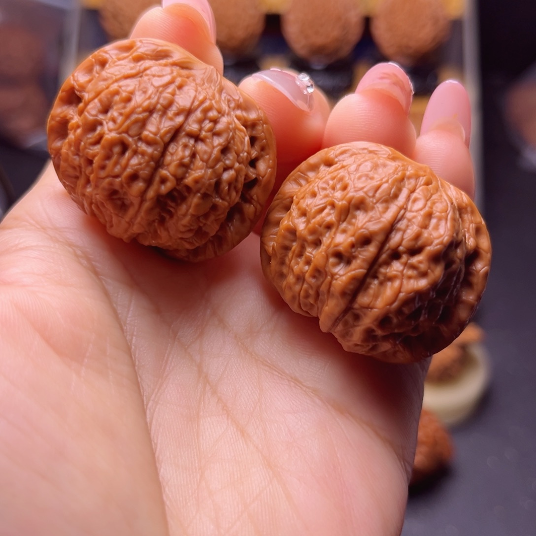 文玩核桃吊坠血麒麟练手对