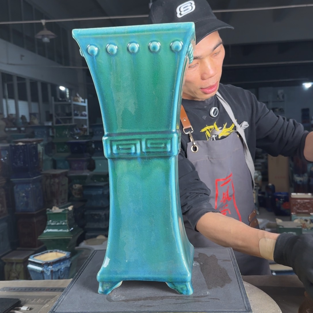 石湾花盆内口15，高42缝隙742