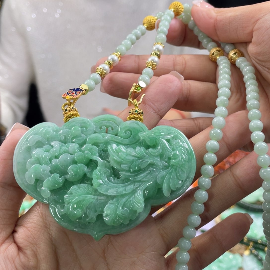 翡翠颈饰未镶嵌代编织