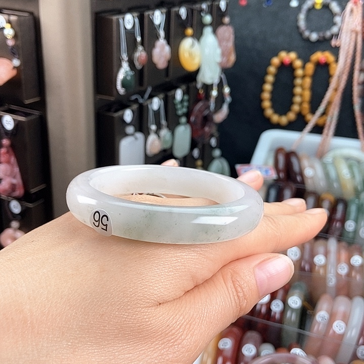 石英质玉手镯未镶嵌