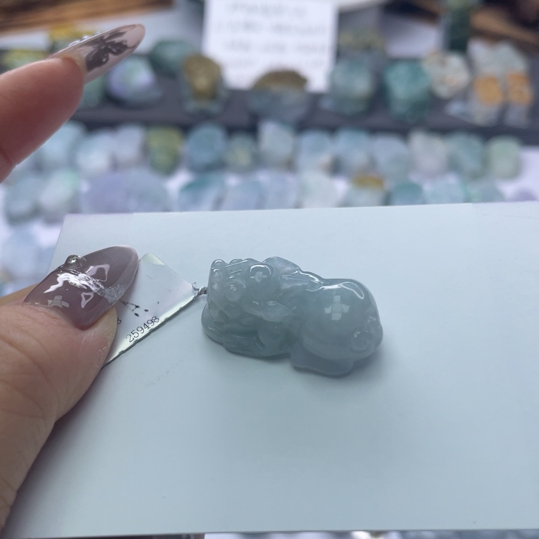 翡翠颈饰未镶嵌貔貅