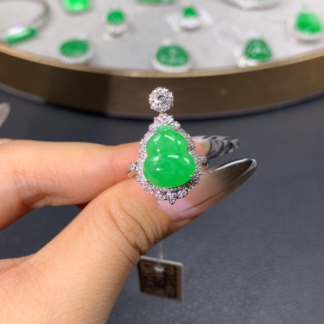 翡翠戒指18K金镶嵌翡翠