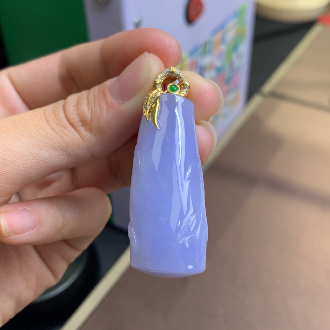 翡翠18K金镶嵌颈饰翡翠