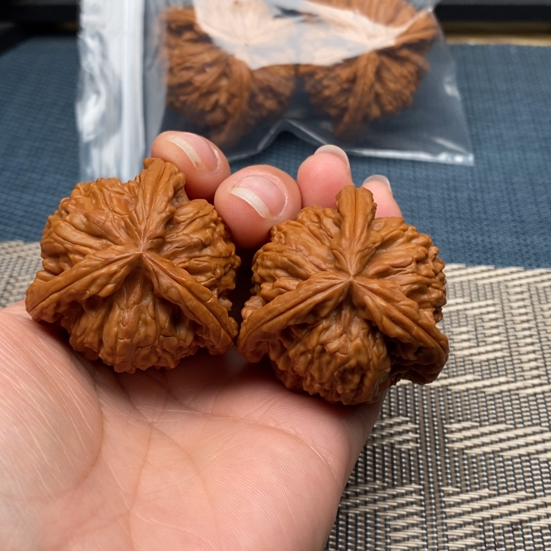 海***里文玩核桃吊坠三棱