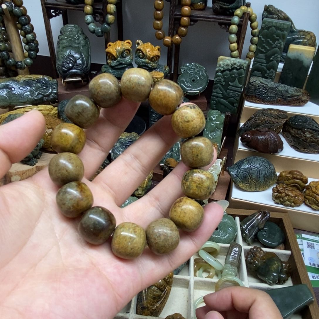 岫岩河磨玉（透闪石质玉）未镶嵌把件