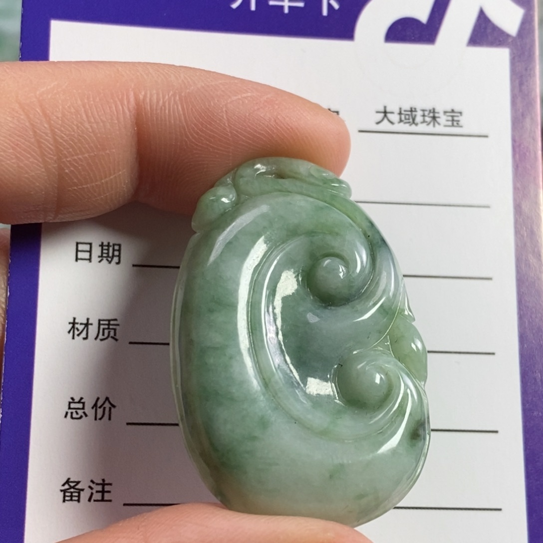 翡翠颈饰未镶嵌如意