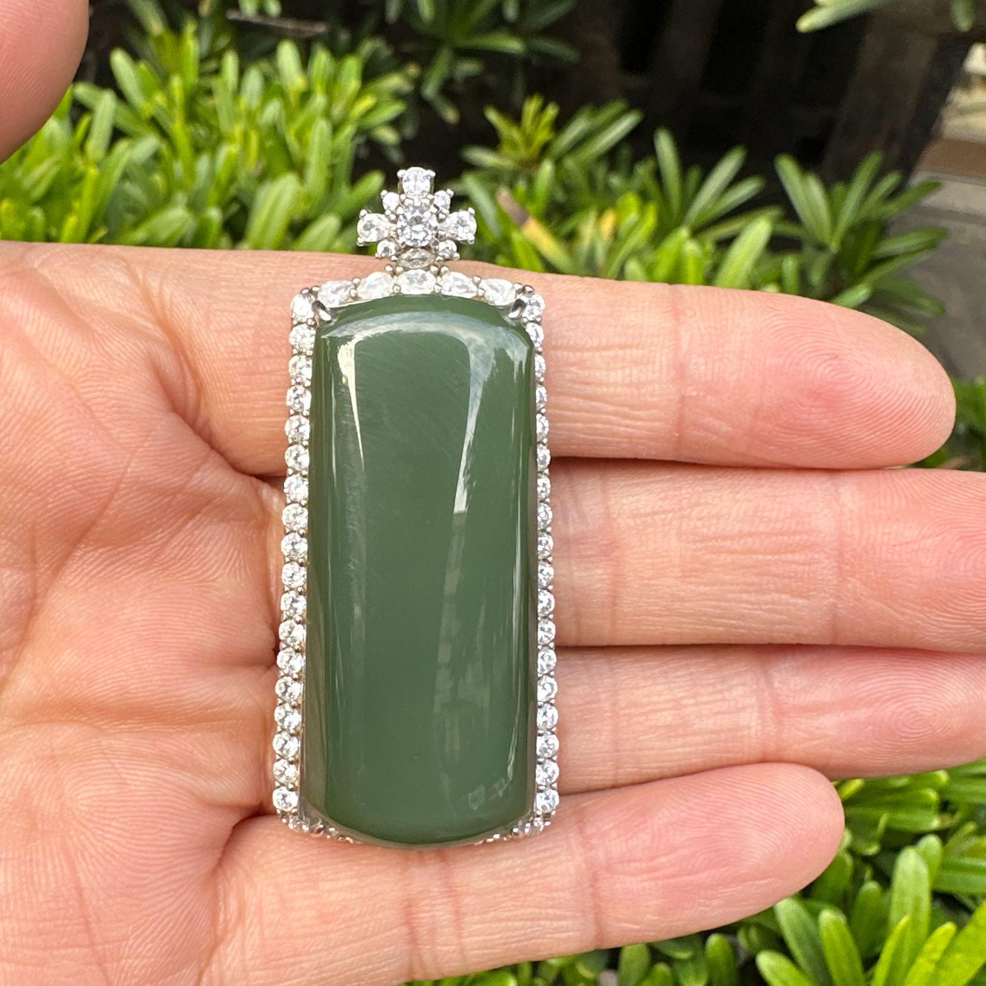 和田玉鸭蛋青荧光猫无事牌