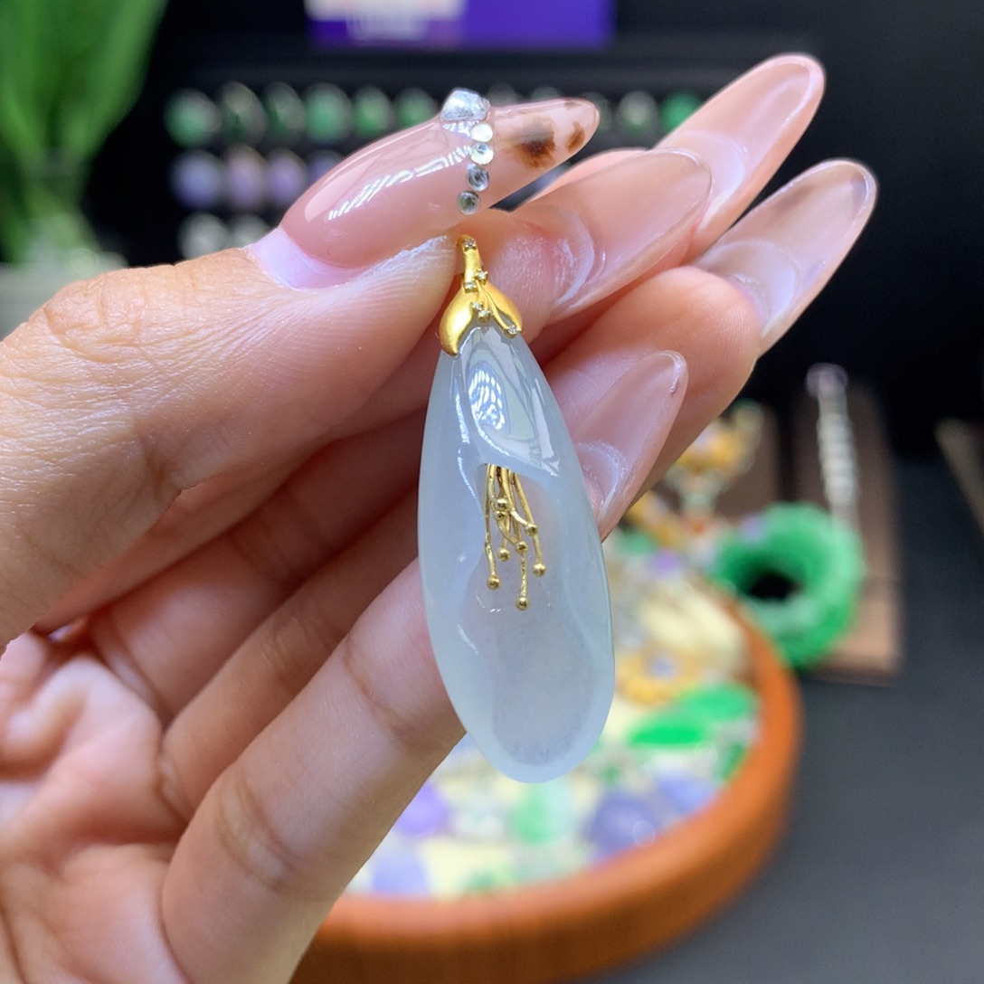 翡翠18K金镶嵌颈饰