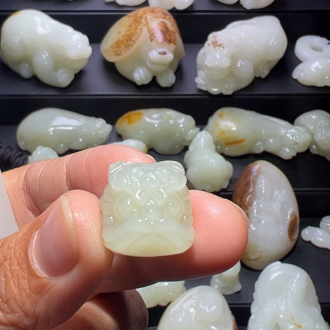 阳***：和田玉未镶嵌颈饰