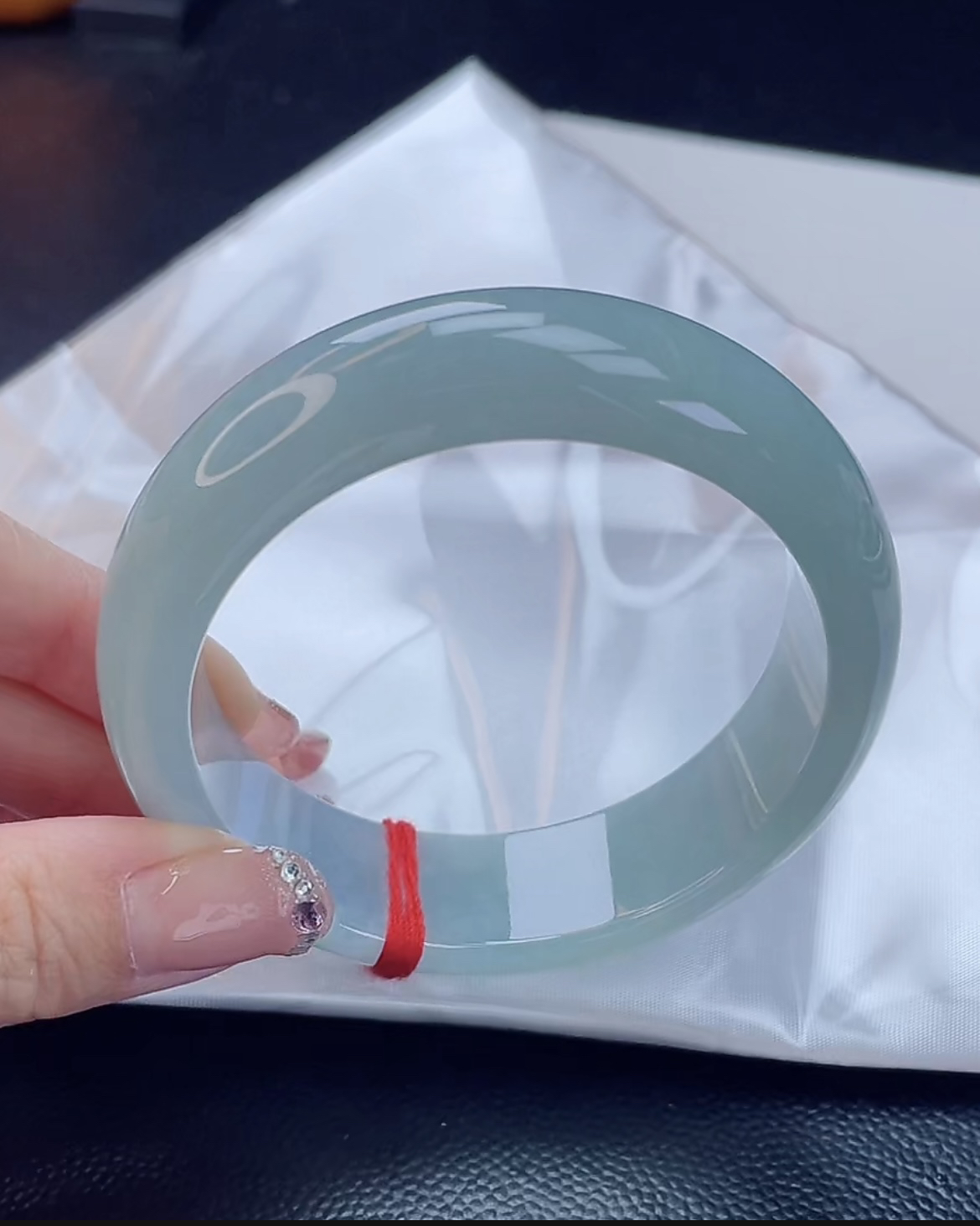 翡翠手镯未镶嵌翡翠