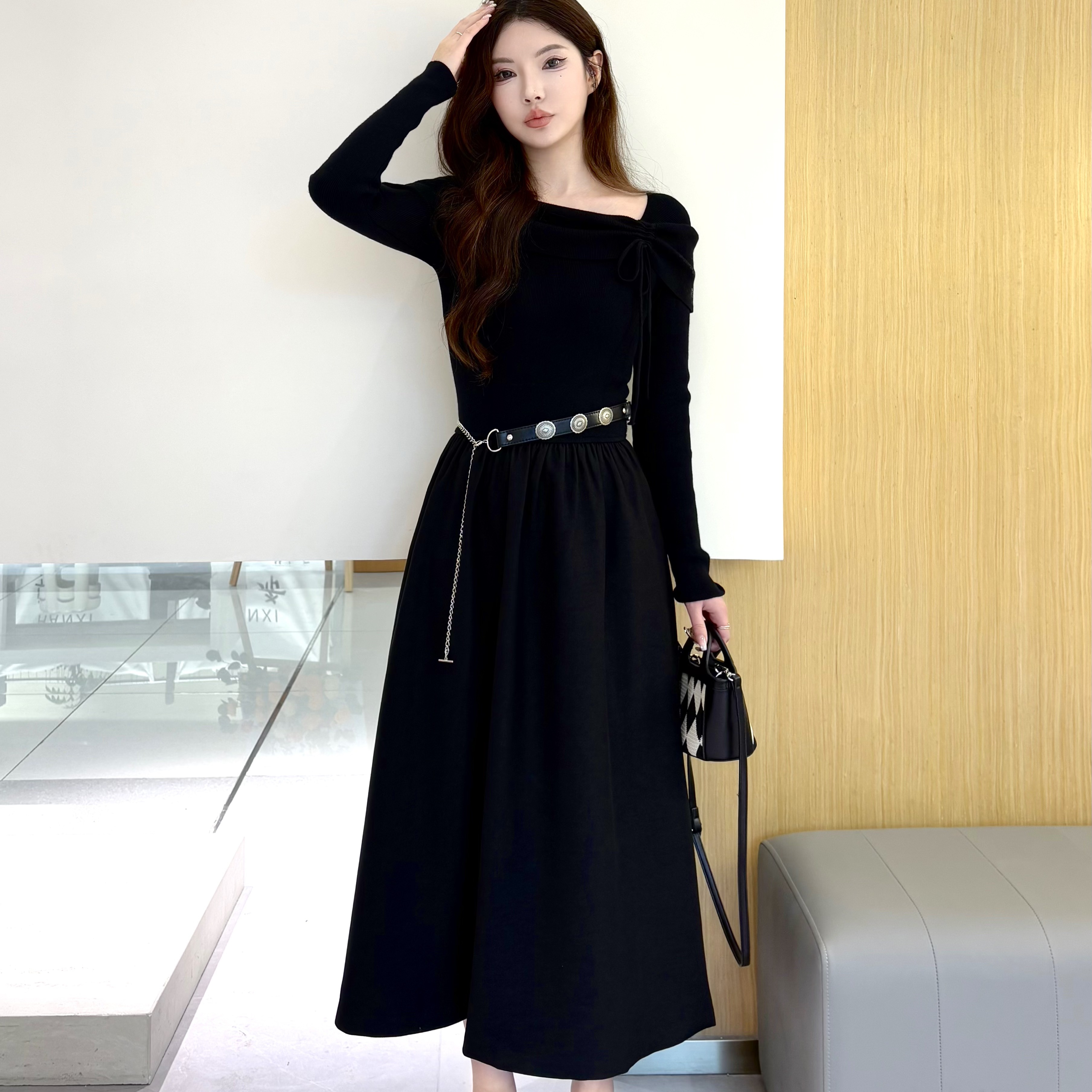 2025秋季新款时尚韩版收腰显瘦一字领针假两件收腰A字裙连衣裙女