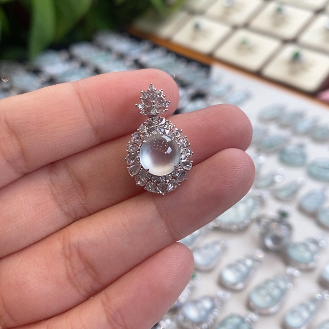 翡翠未镶嵌颈饰天然缅甸a货翡翠