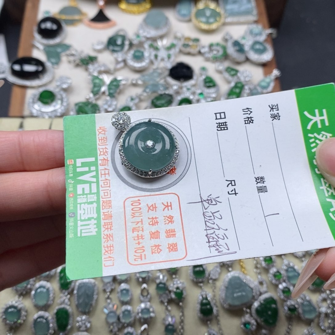 翡翠颈饰未镶嵌翡翠