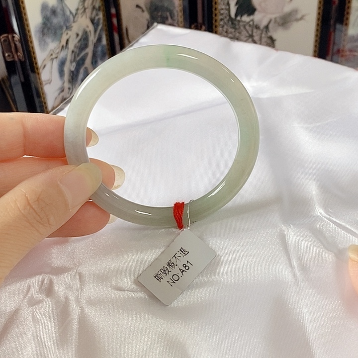 翡翠未镶嵌手镯（圆镯）手镯